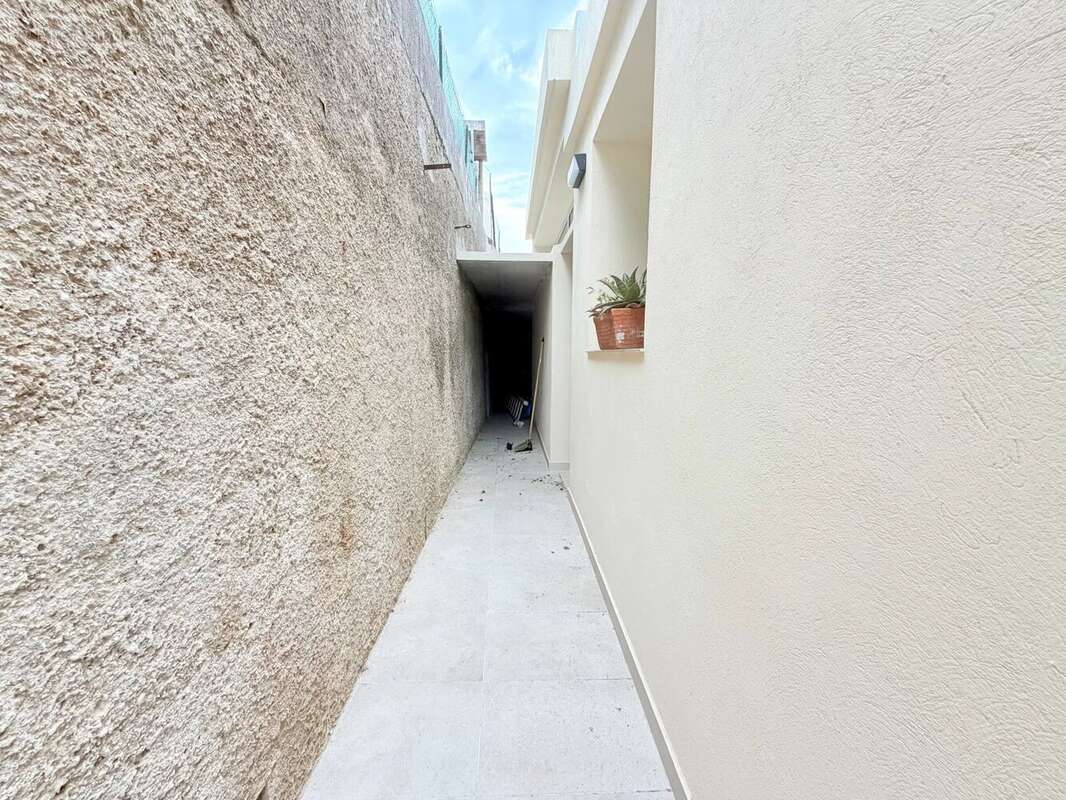  NICE BON VOYAGE – Maison individuelle rénovée d'environ 102 m² habitables avec deux appartements, terrasses, jardin et petit ga - photo 13