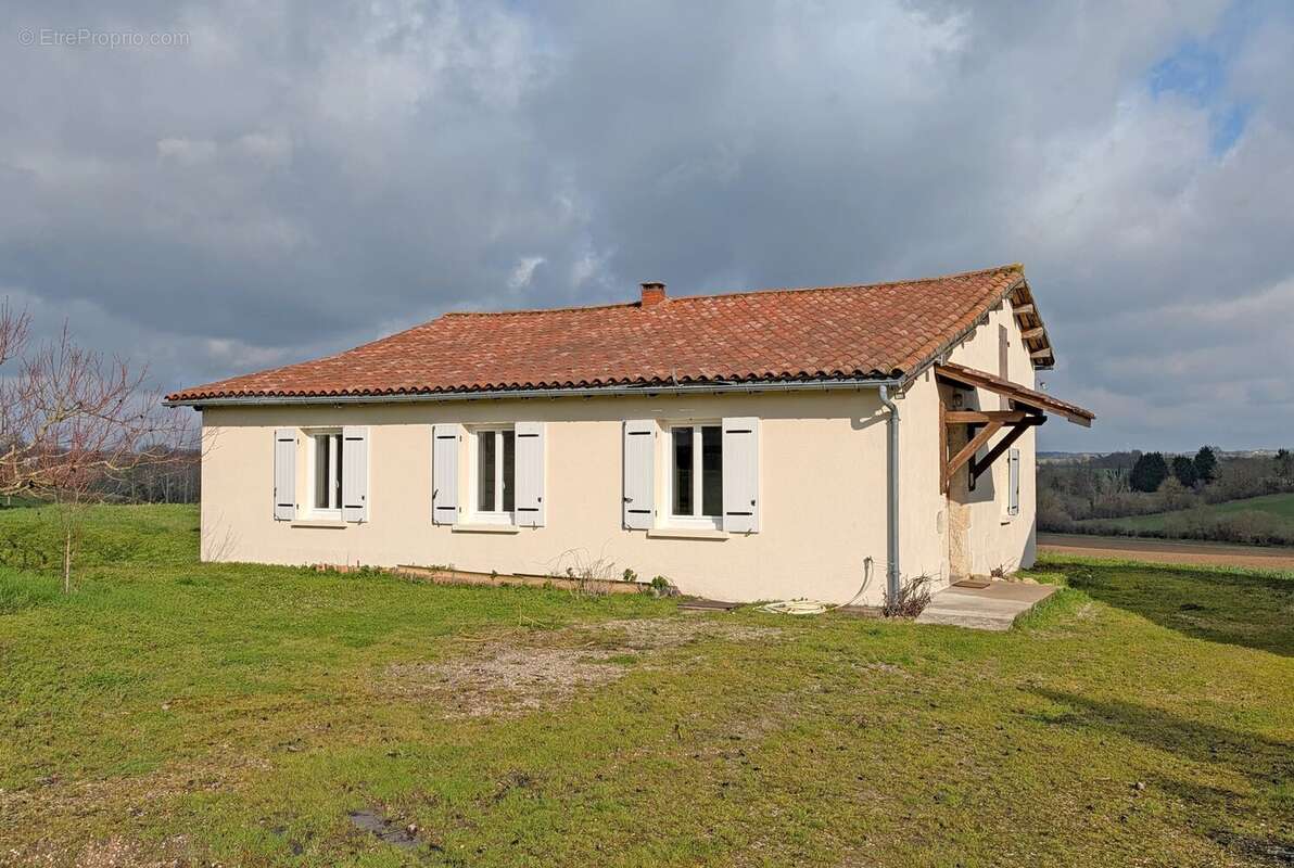 Maison de campagne avec deux chambres, grange et vue magnifique - photo 2