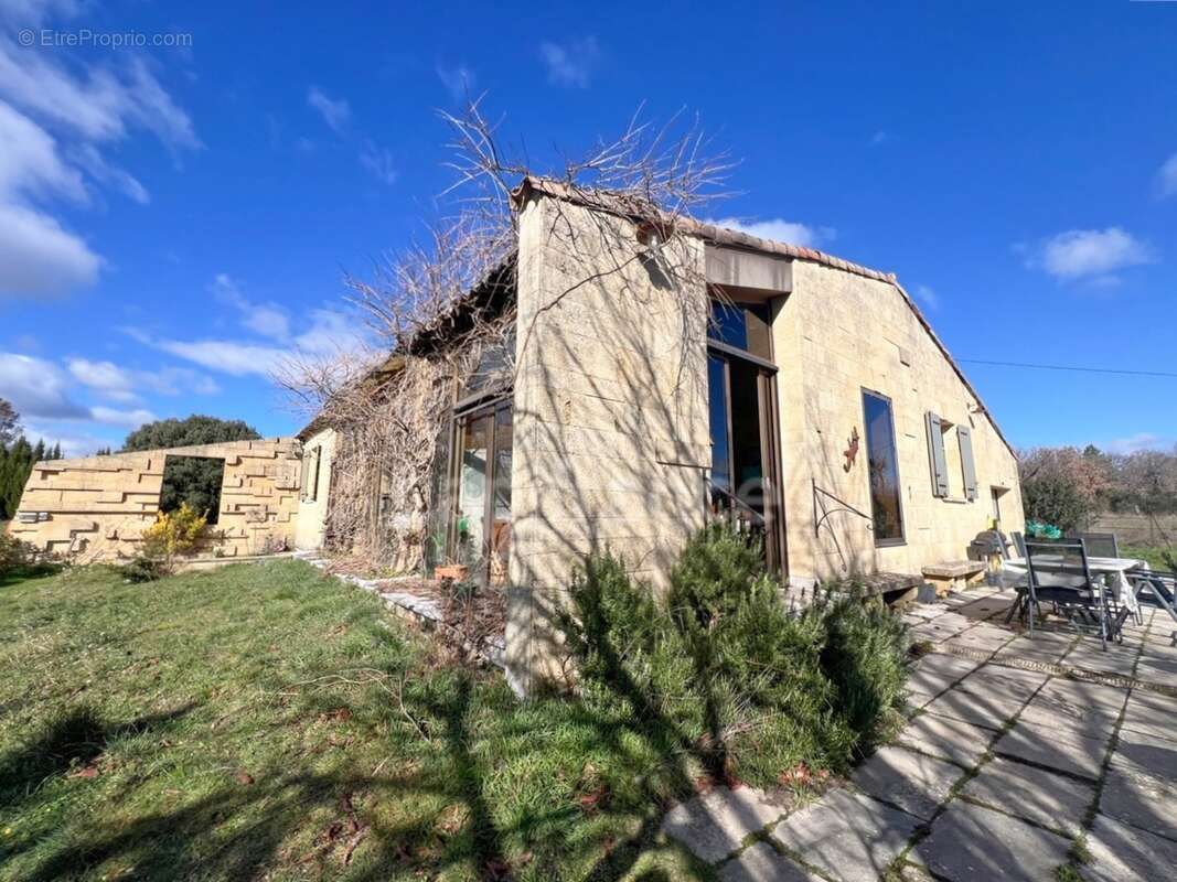 À vendre Villa d’Exception à Reillanne (04110) – 120 m², 5 Pièces, 4 Chambres, Piscine 10x5, Terrain Clos 9 000 m², Calme Absolu - photo 3