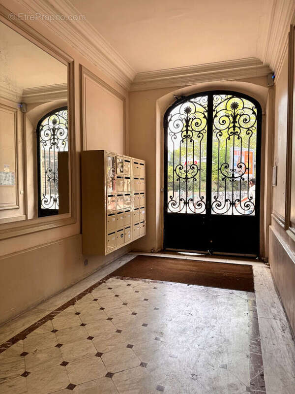 Paris 10ème - Stalingrad, Superbe 3 pièces 6ème étage avec ascenseur - photo 15