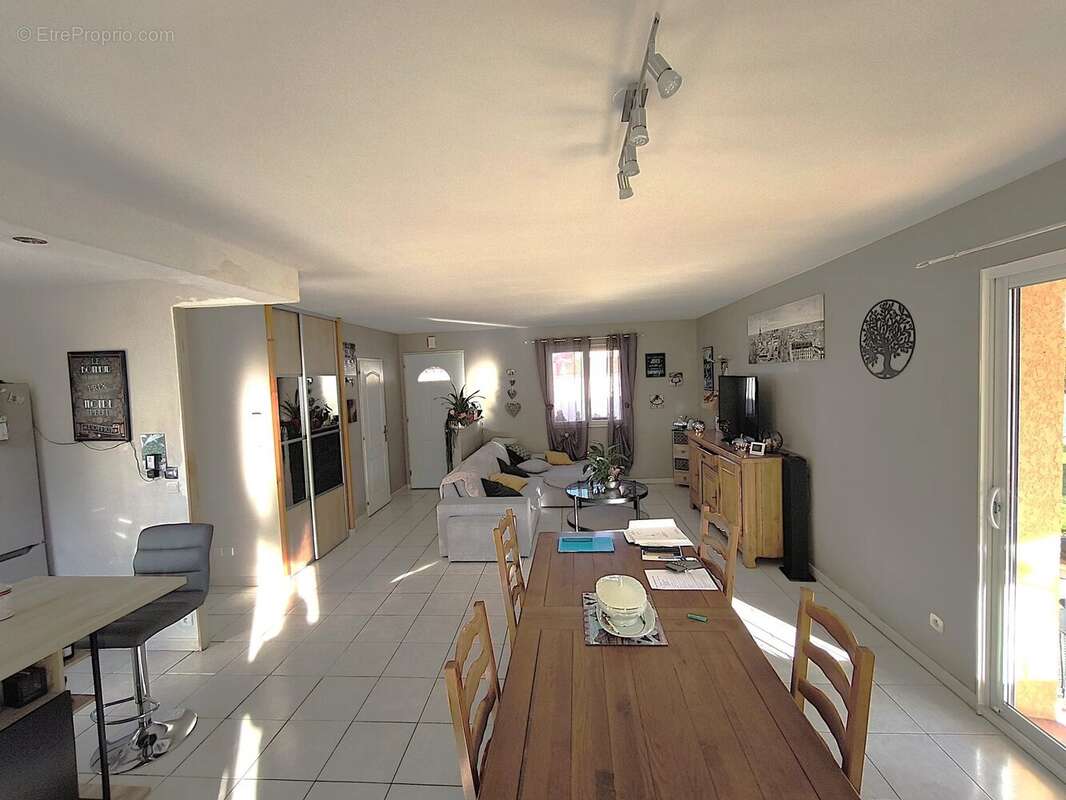 Maison à CRUZILLES-LES-MEPILLAT