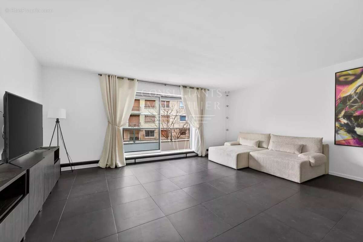 Appartement à PARIS-16E