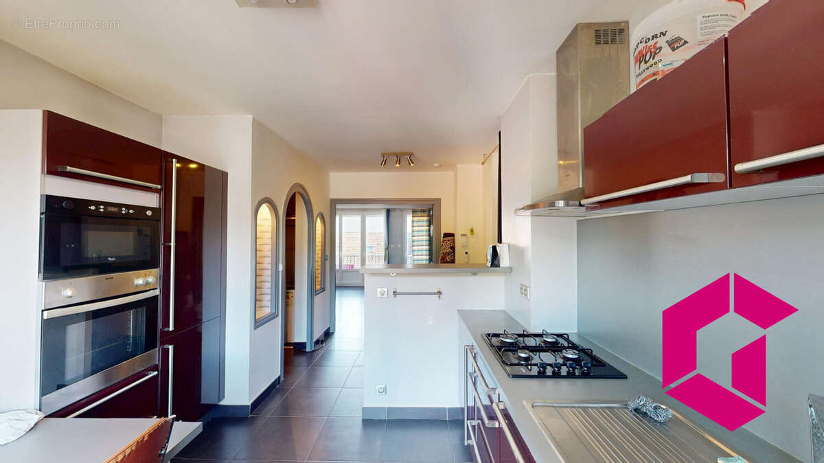 Appartement à LE CHAMBON-FEUGEROLLES