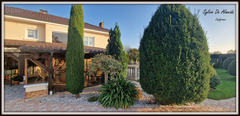 Maison à BAGE-LA-VILLE