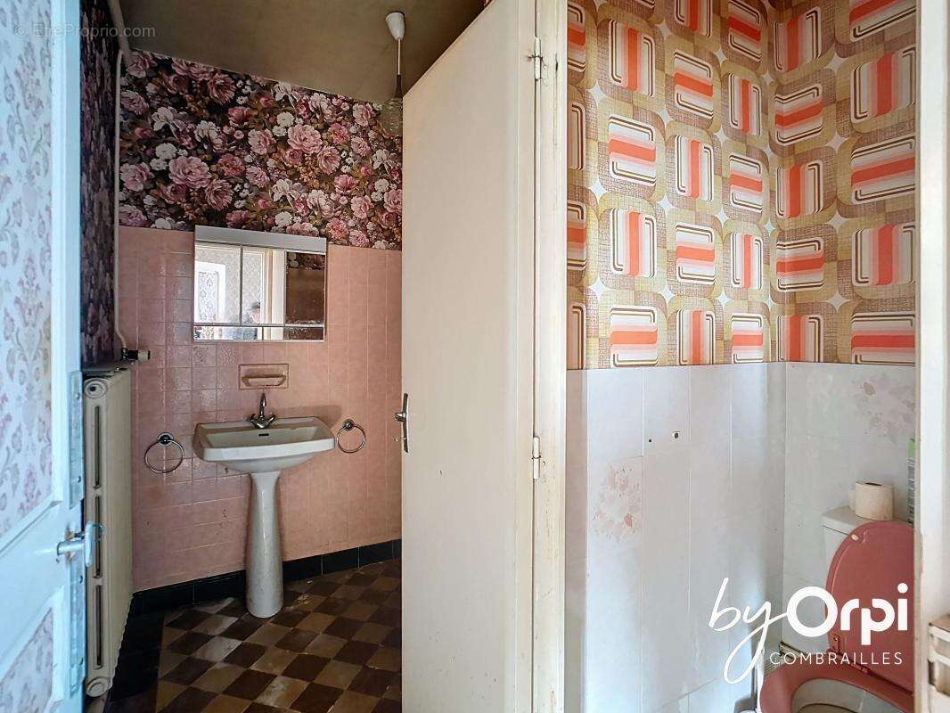 Maison à DURDAT-LAREQUILLE