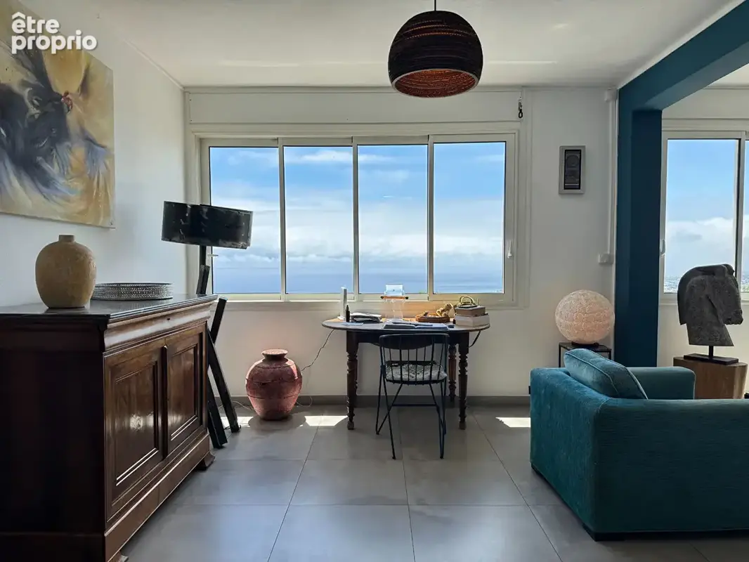A VENDRE - Saint-Denis Bellepierre - Maison mitoyenne T6 avec varangue et vue mer - photo 4