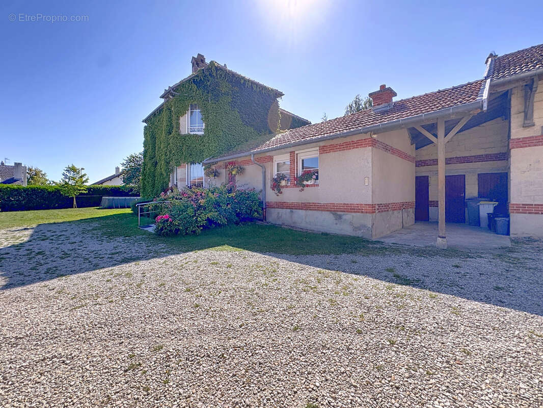 Maison à COURCY