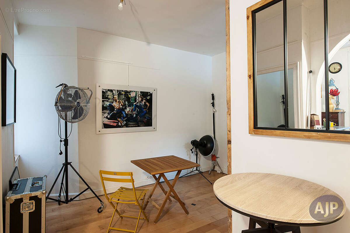 Rez-de-cour - Studio comme un deux pièces - photo 4