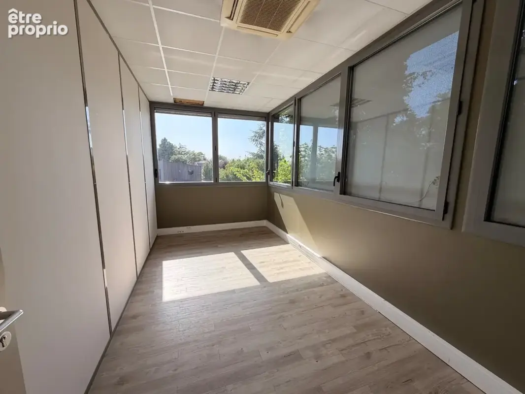 Plateau de bureaux à vendre SAINTE FOY LES LYON (69), bureaux d'une surface de 190 m² (partie privative) et 20 m² de parties com - photo 10
