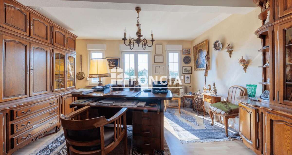 Spacieuse maison familiale de 174 m² avec terrain de 4 481 m² dont 3 500 m² constructibles - photo 4