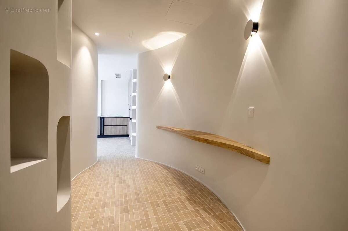 NICE "LE PORT" -  3P 77m² + 8m² Terrasse  Vue MER  Parking + Cave - photo 4
