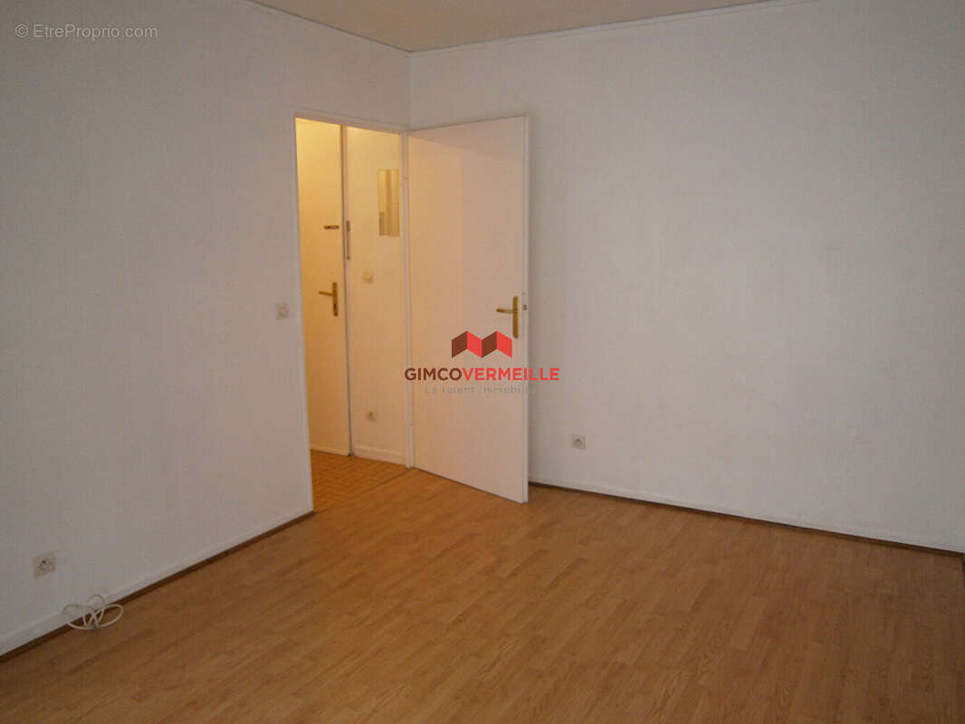 Appartement à VOISINS-LE-BRETONNEUX
