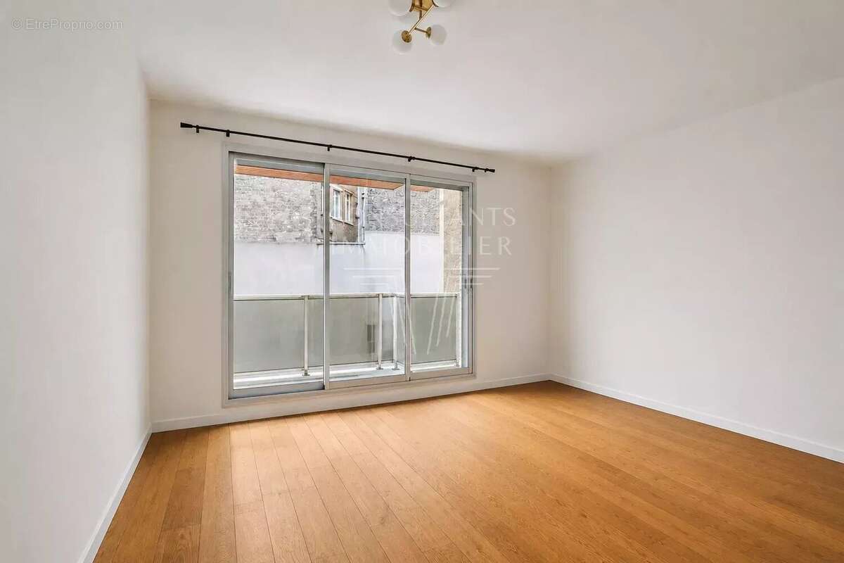 Appartement à PARIS-17E