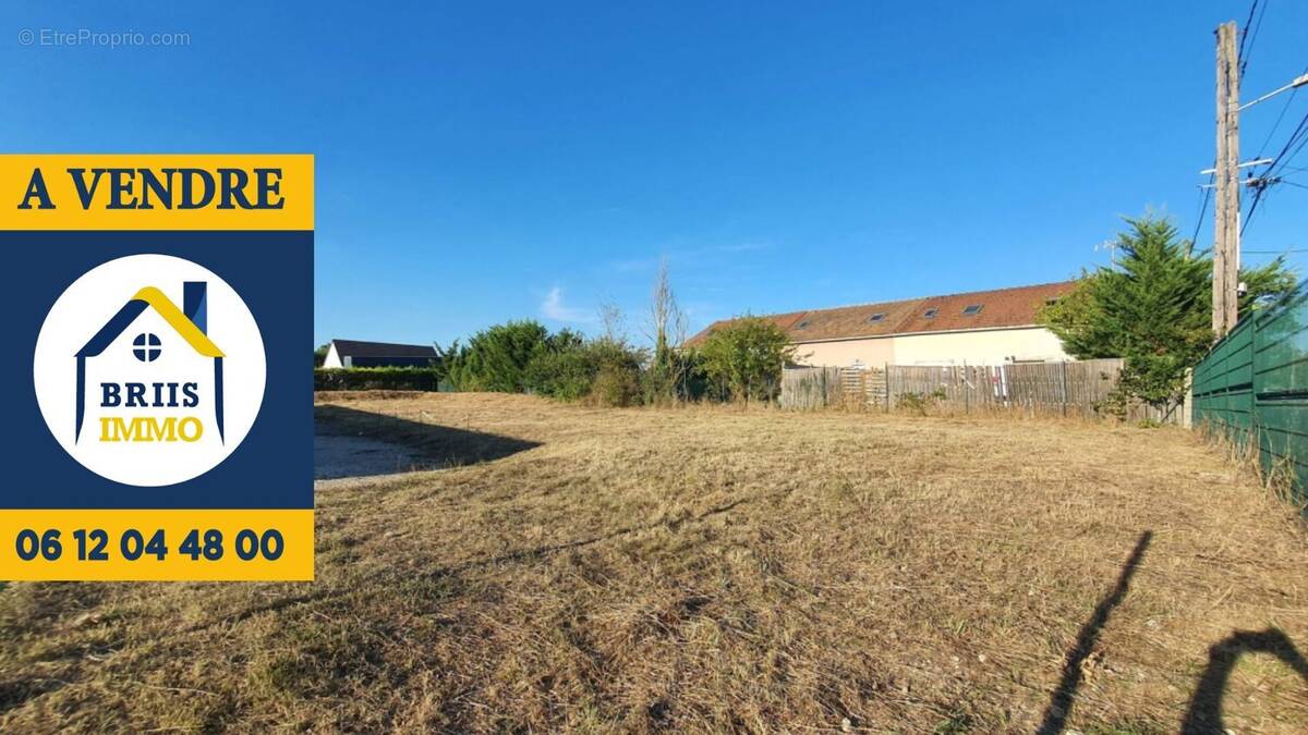 Terrain à ANGERVILLE