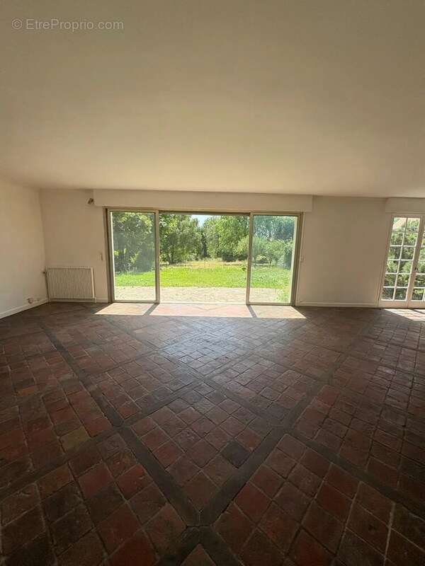 Maison à SAINT-NOM-LA-BRETECHE