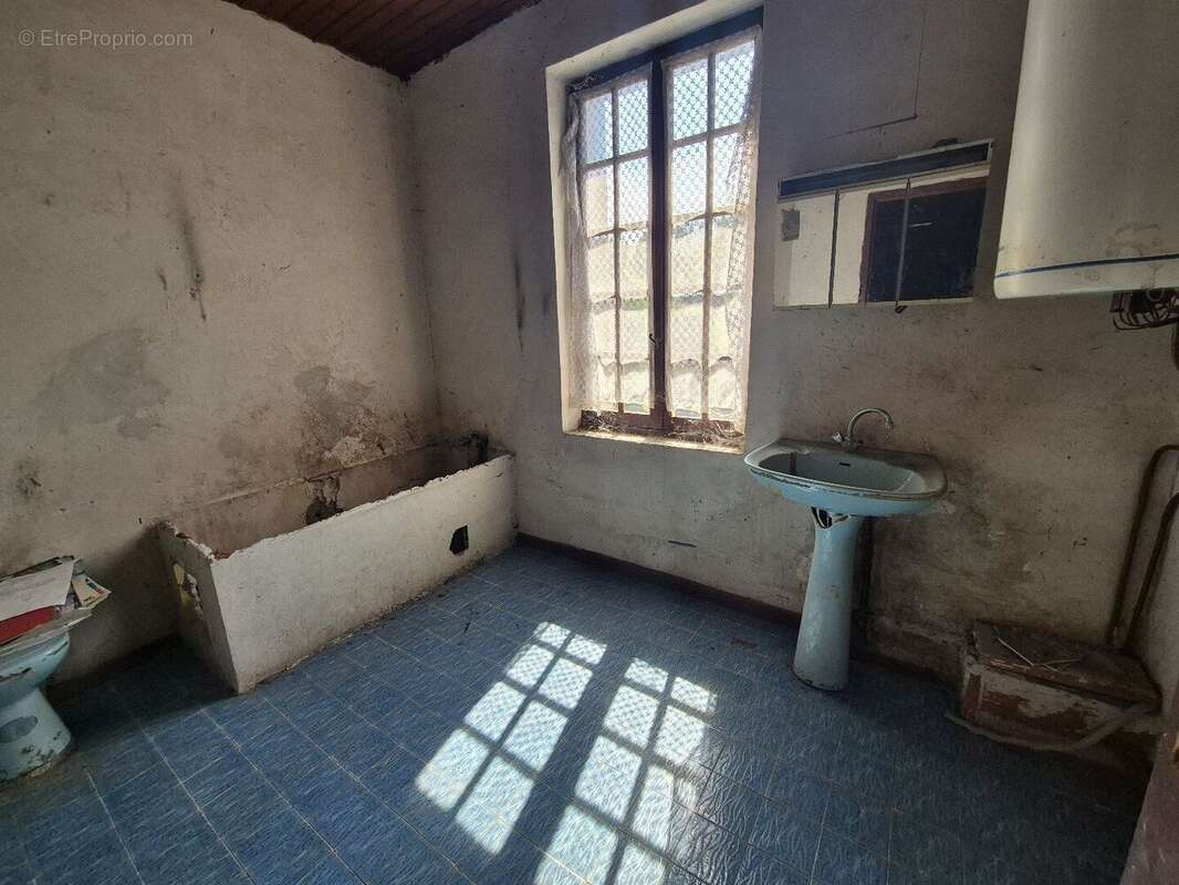 Maison T5 de 134 m² avec dependances et jardin de 739 m² - photo 5