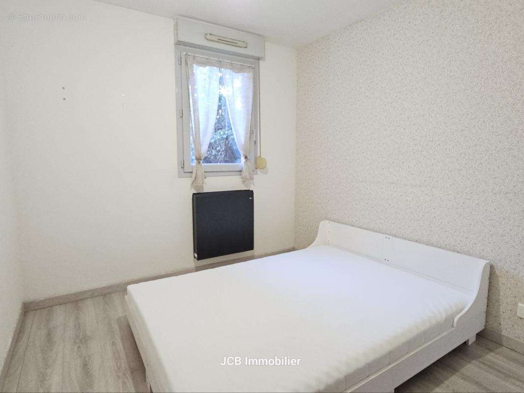 RANGUEIL - T2 MEUBLE avec terrasse, jardin et parking - photo 9