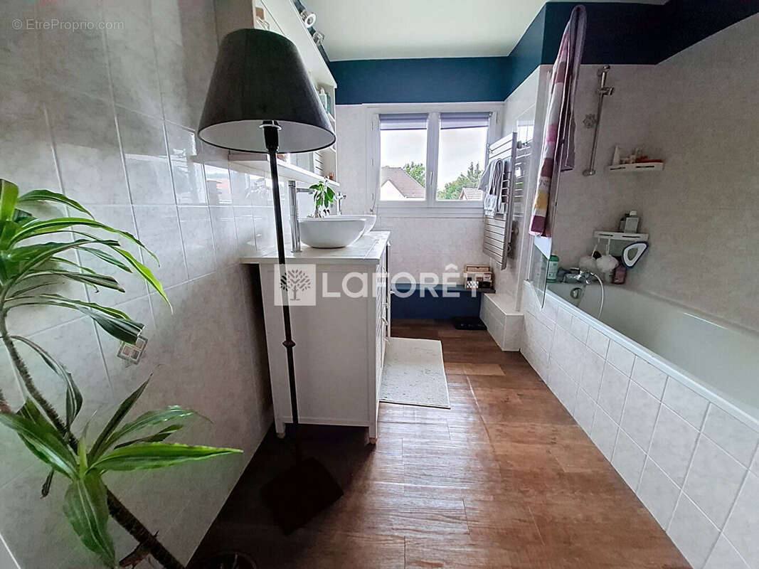 Appartement à BAILLY-ROMAINVILLIERS