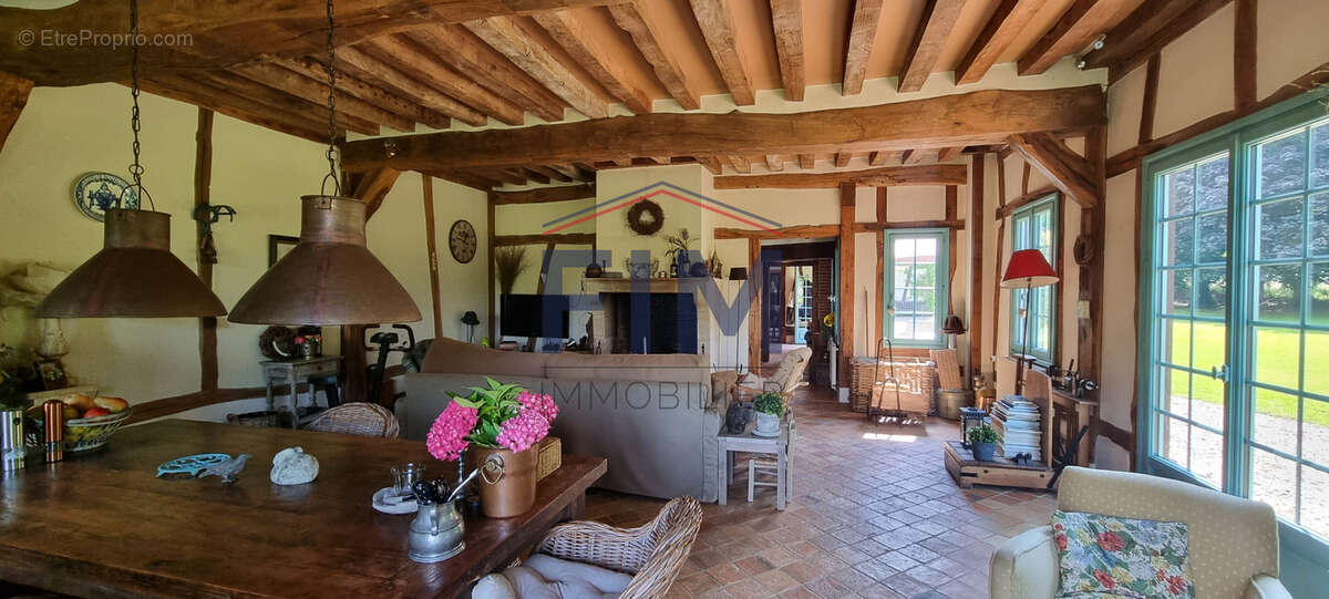 Maison à FLEURY-LA-FORET
