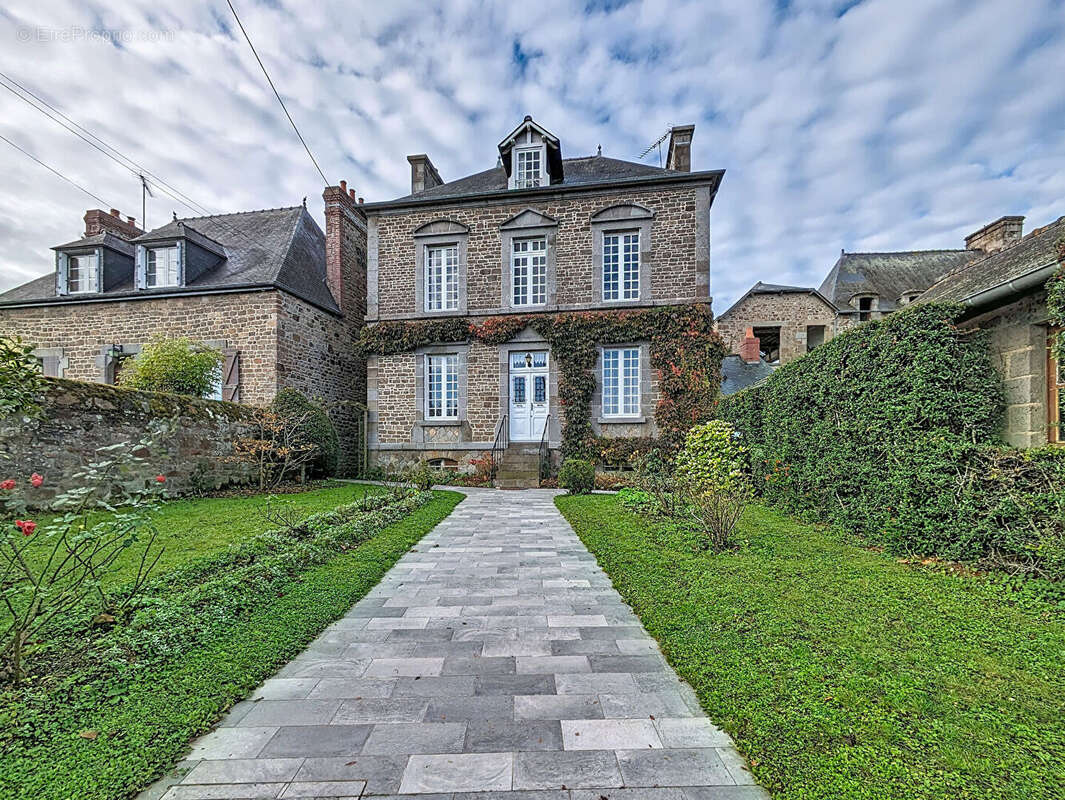 Maison à DOL-DE-BRETAGNE