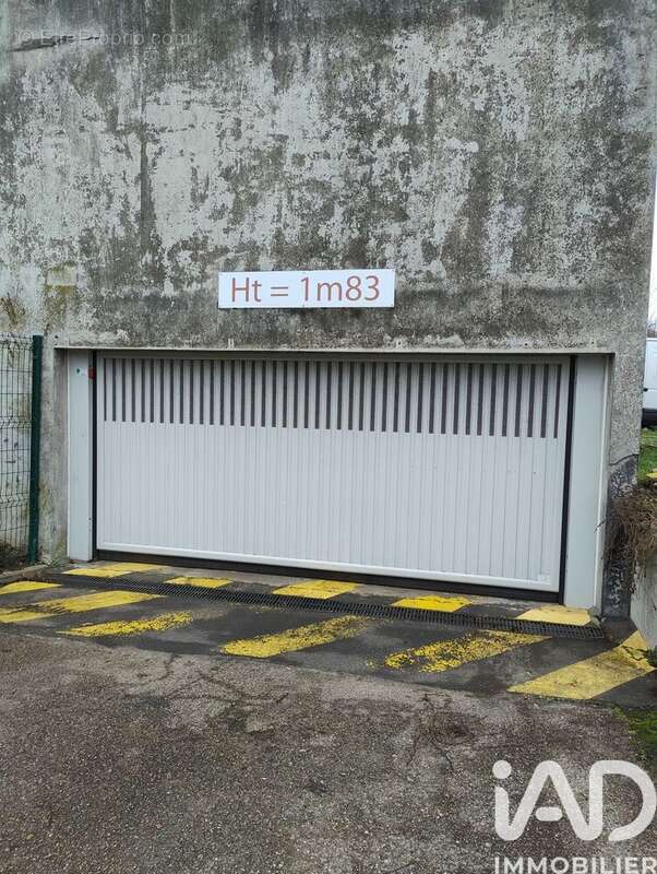 Photo 3 - Parking à BOUSSY-SAINT-ANTOINE