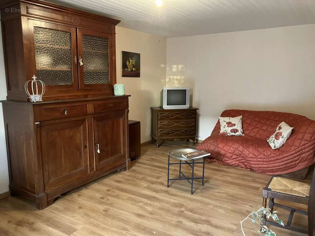 Maison de campagne avec un grand potentiel dans un hameau tranquille - photo 4