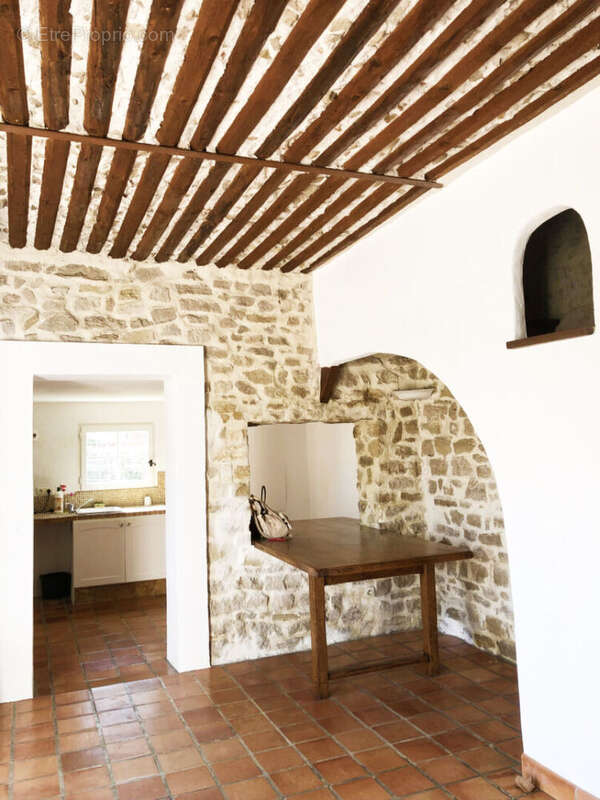 Maison à L'ISLE-SUR-LA-SORGUE