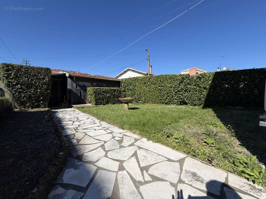 Maison à SAINT-JUERY