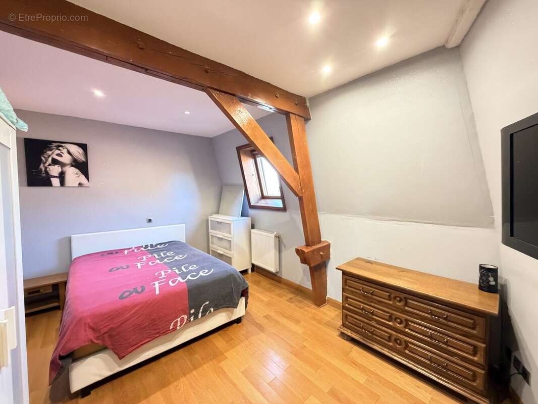 Chambre - Maison à MONCHECOURT