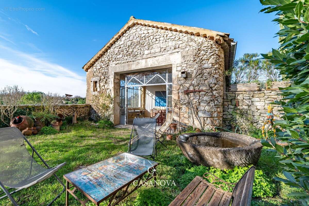 Maison à LUSSAN