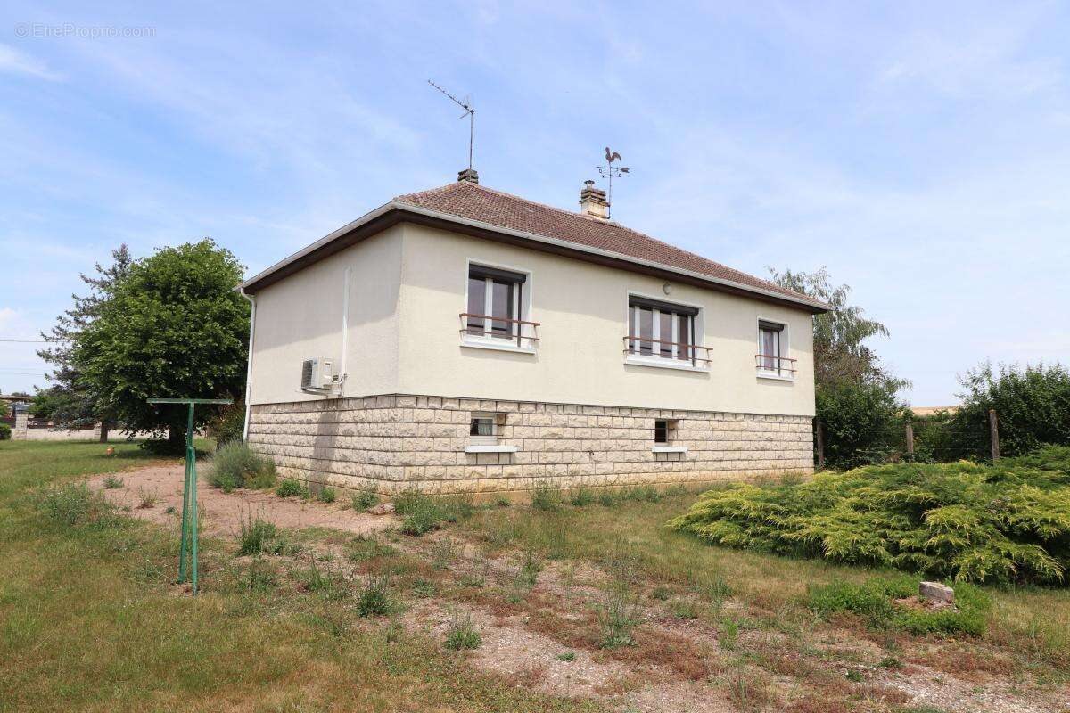Pavillon sur sous-sol aménagé à vendre- ST PERE - photo 2