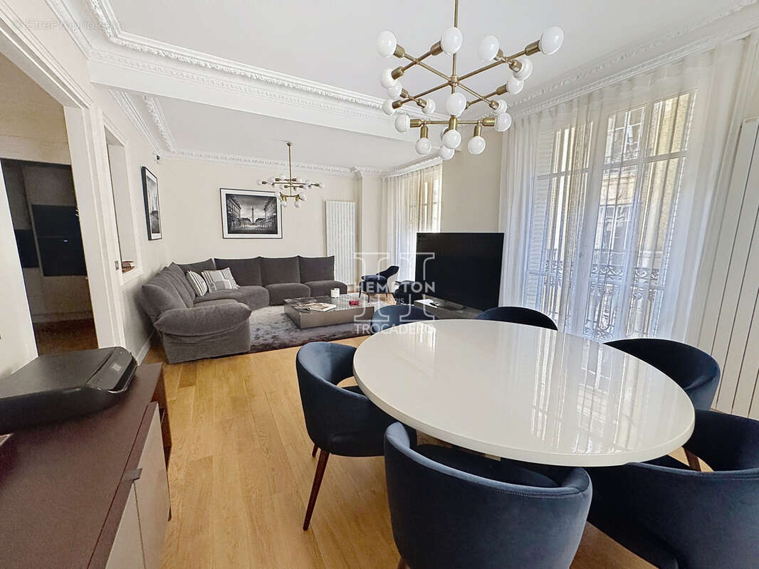 Appartement à PARIS-16E