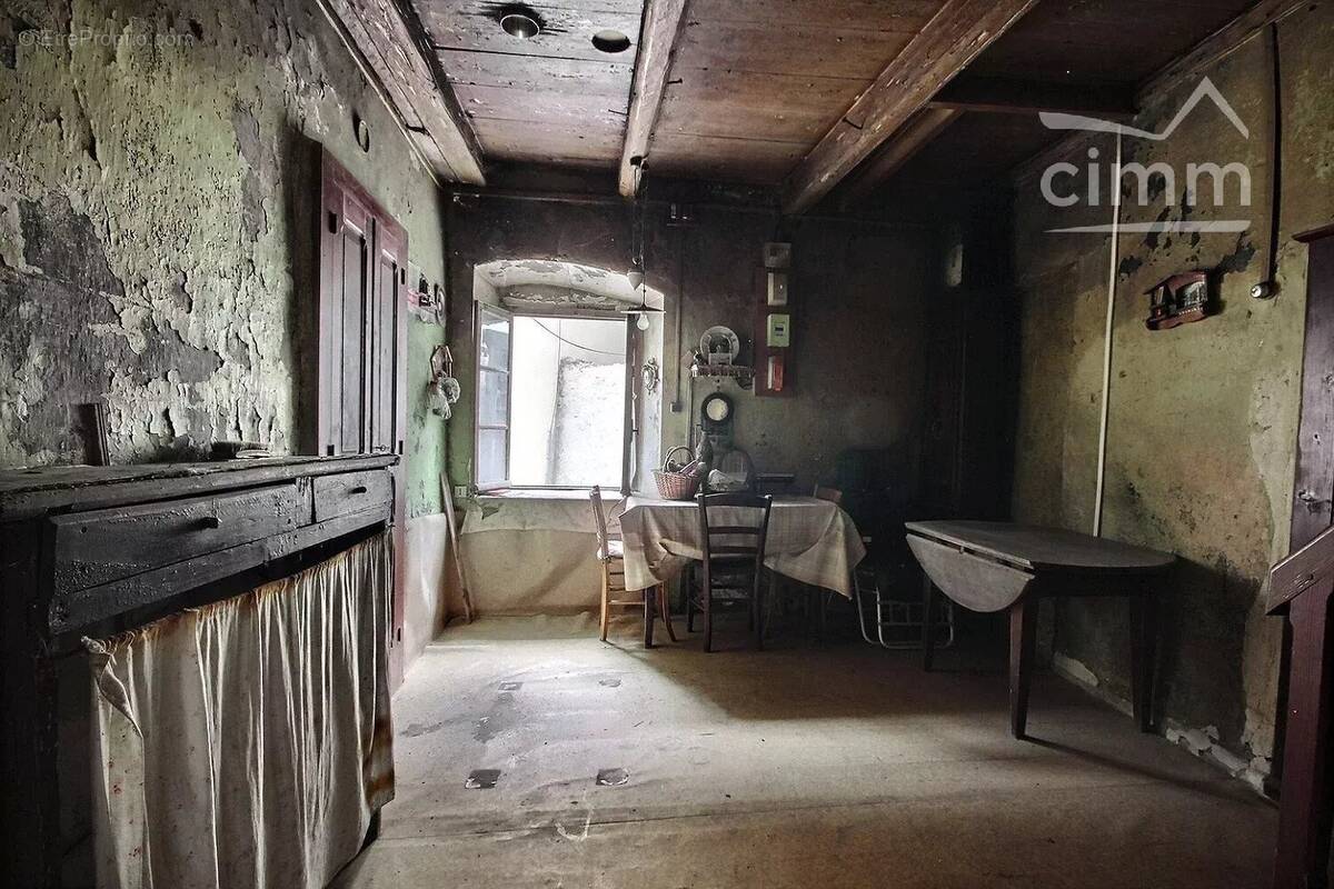 Maison à BOURGET-EN-HUILE