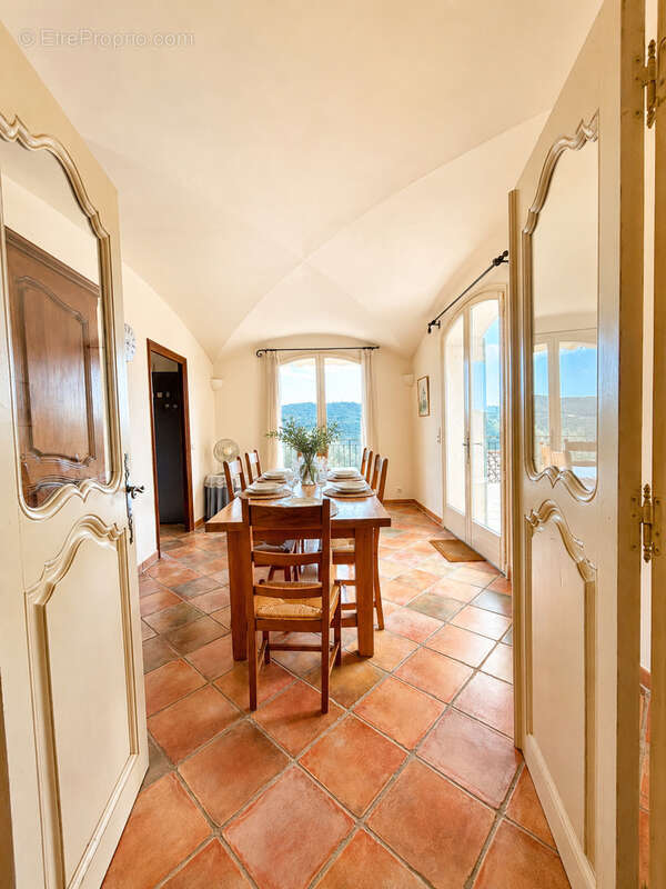 Maison à TOURRETTES-SUR-LOUP