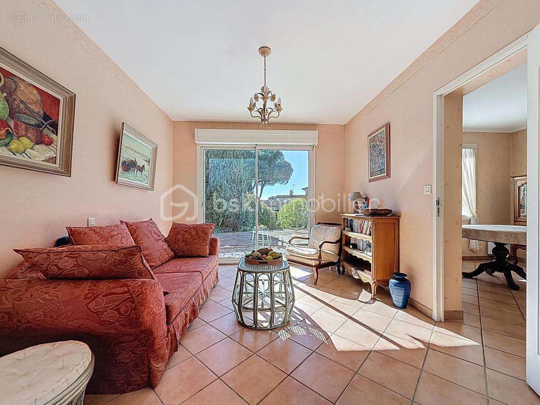 Maison 5 pièces de 134m2 avec piscine et atelier - photo 9