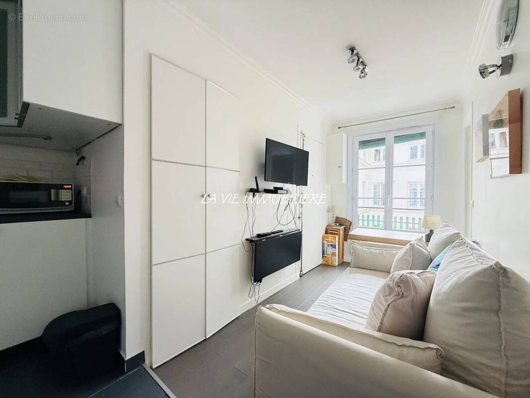 Appartement à PARIS-1E
