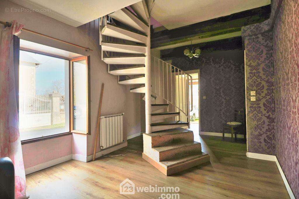 Le séjour de 17 m2, - Maison à CEAUX-EN-COUHE