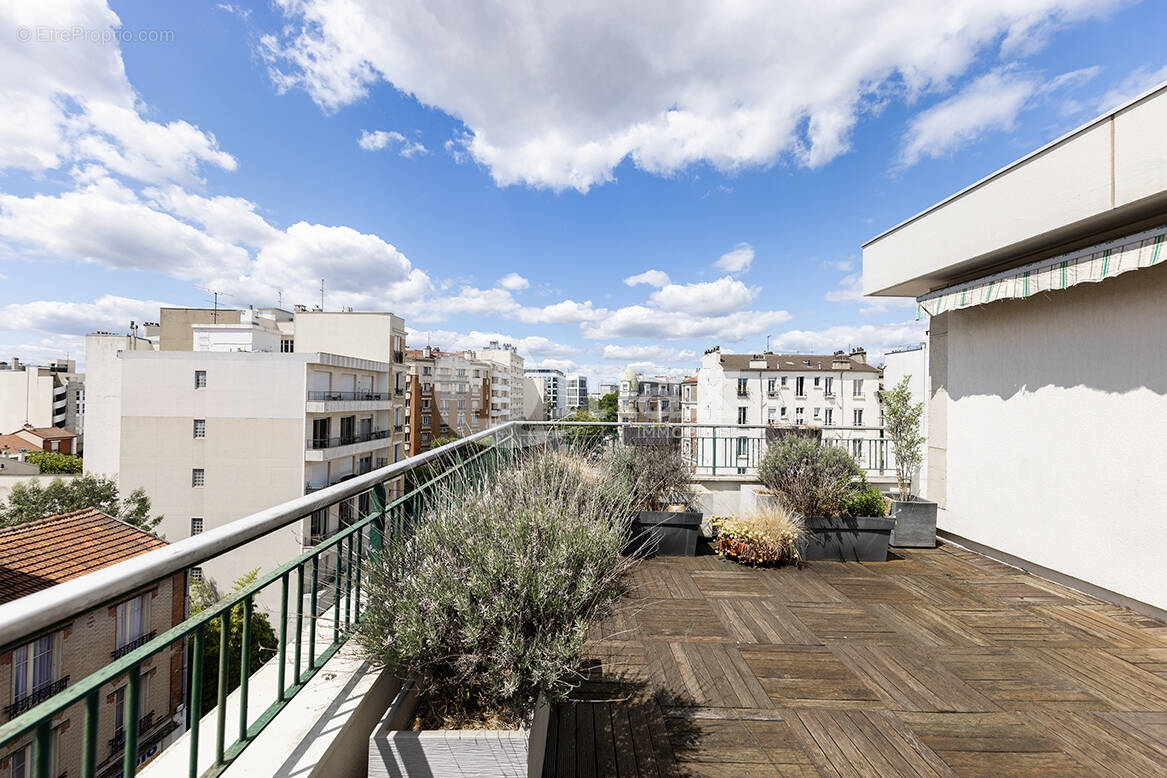 Appartement à COURBEVOIE