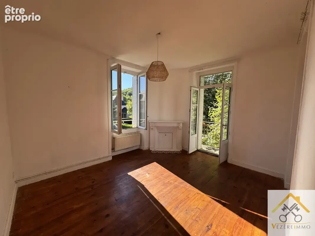 Maison bourgeoise en pierres en plein coeur de Saint Viance - photo 4