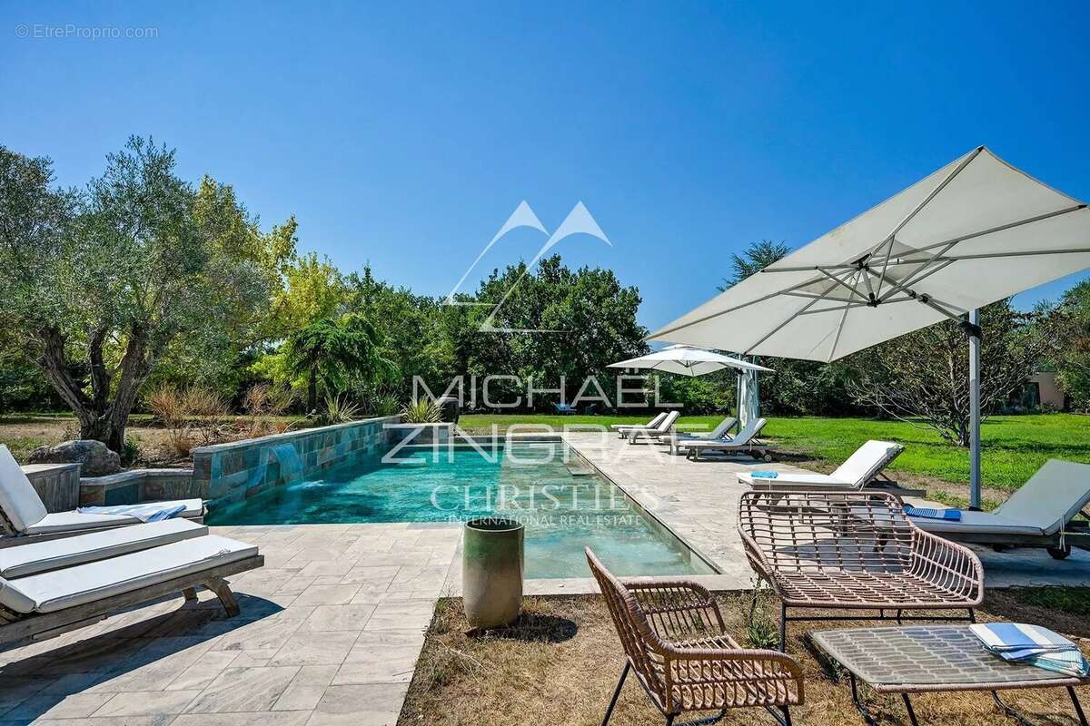 À quelques minutes du cœur d'Aix-en-Provence – Propriété d'exception de 12 pièces de 650 m² sur 1,2 hectares - photo 27