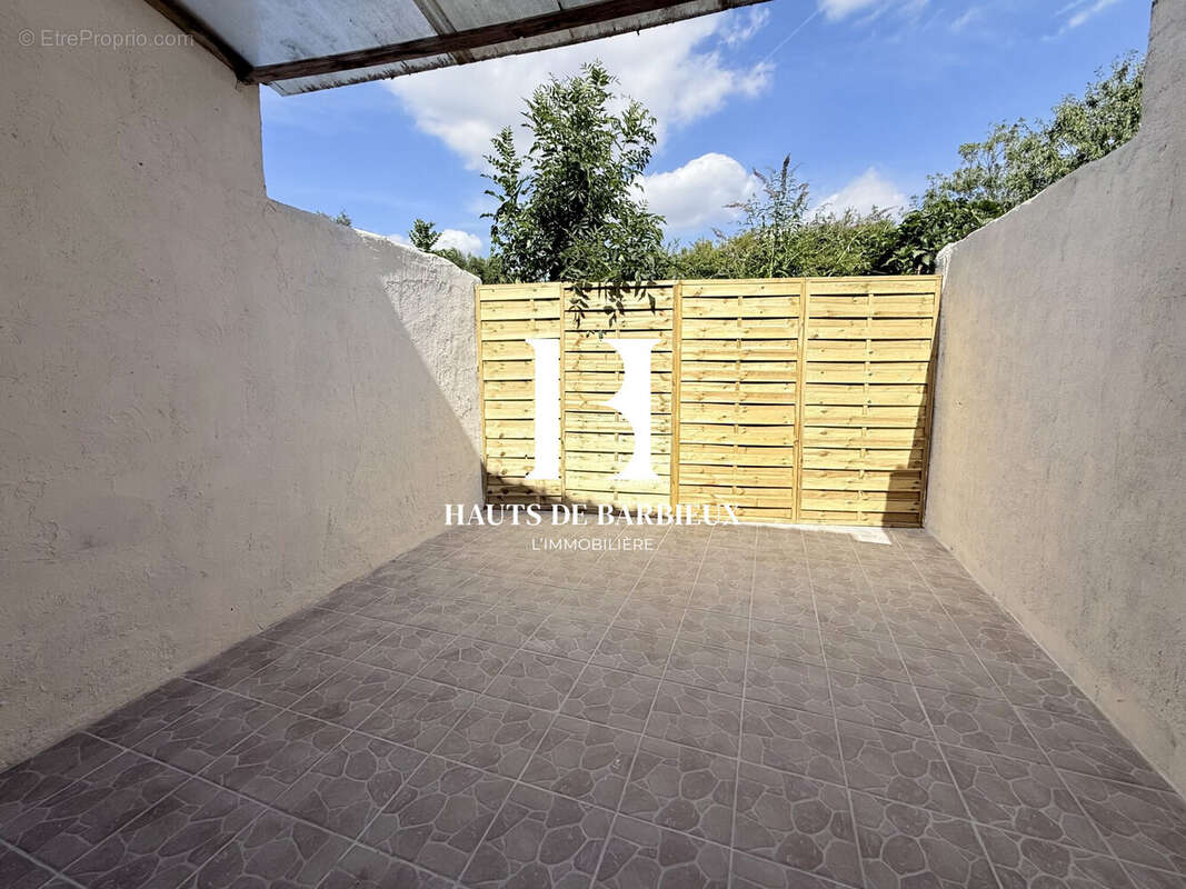 Maison 56 m² à Roubaix  - photo 5
