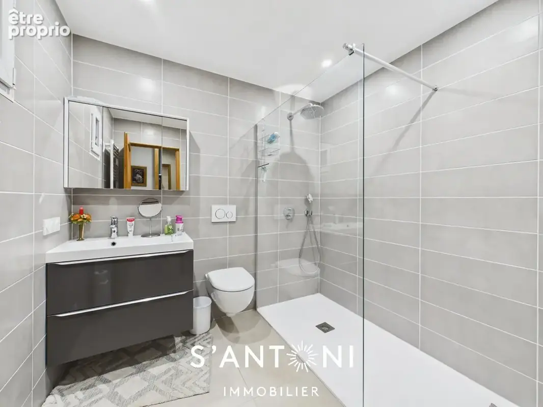 Sauvian  propriété de caractère de plus de 250 m² habitables  terrain de 970 m²  piscine, garage, atelier  dpe a/a - photo 21