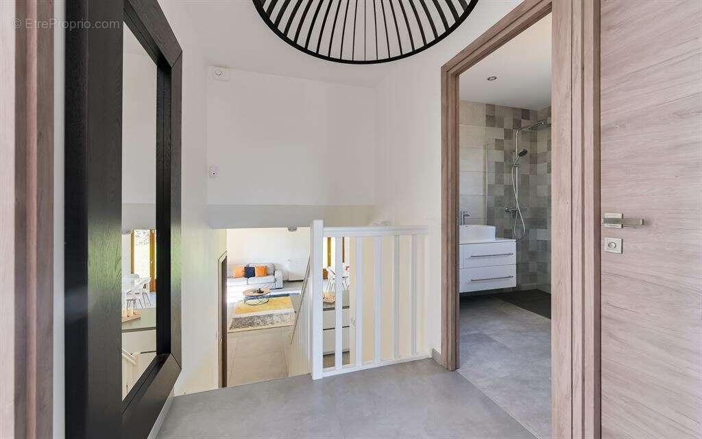 Maison à COLLONGES-AU-MONT-D'OR