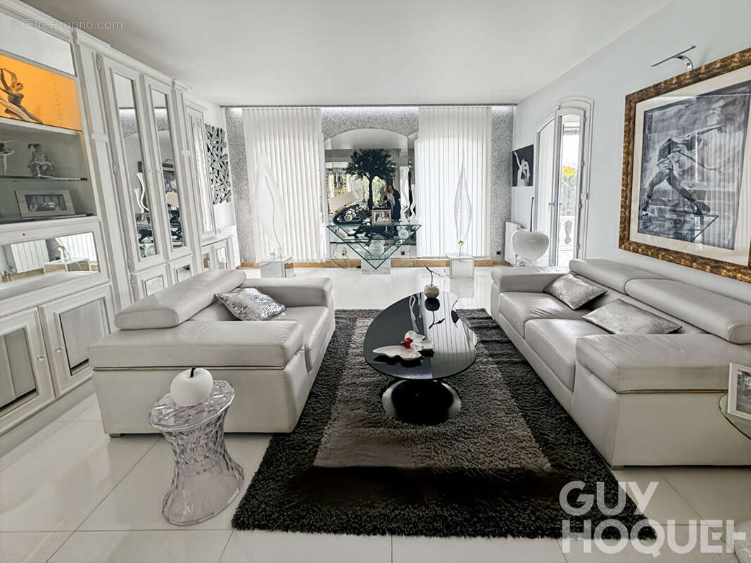 Maison à FONTENAY-LE-FLEURY