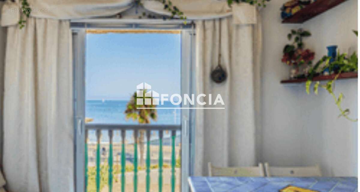 Appartement à SIX-FOURS-LES-PLAGES