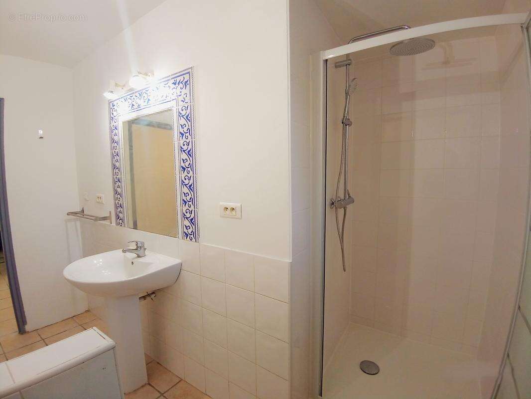 Maison à CAMARET-SUR-AIGUES