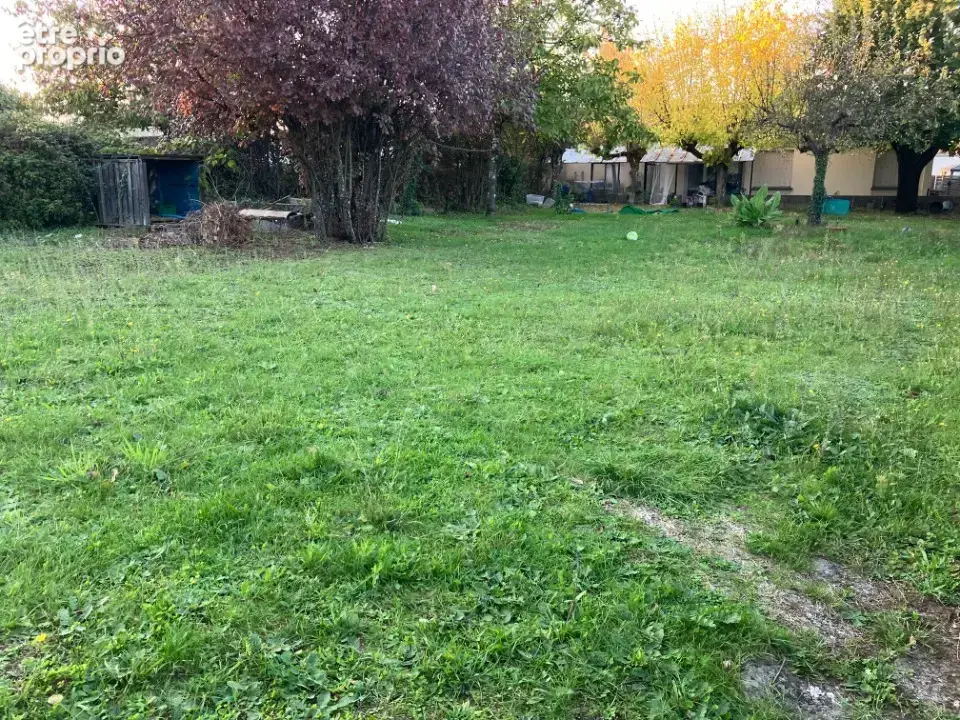 Terrain à CHATEAUBERNARD