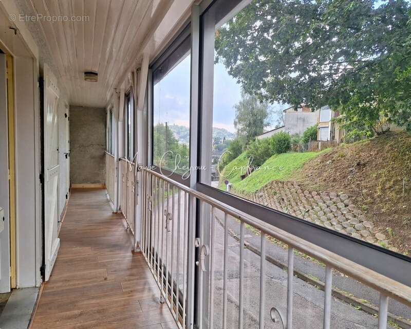  Maison familiale - Terrasse et vue dominante à deux pas du centre-ville– TULLE (19) - photo 6