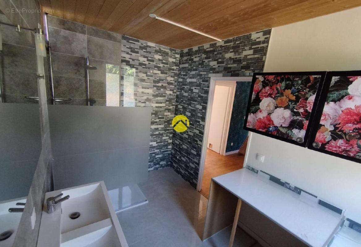 Maison à PUY-GUILLAUME