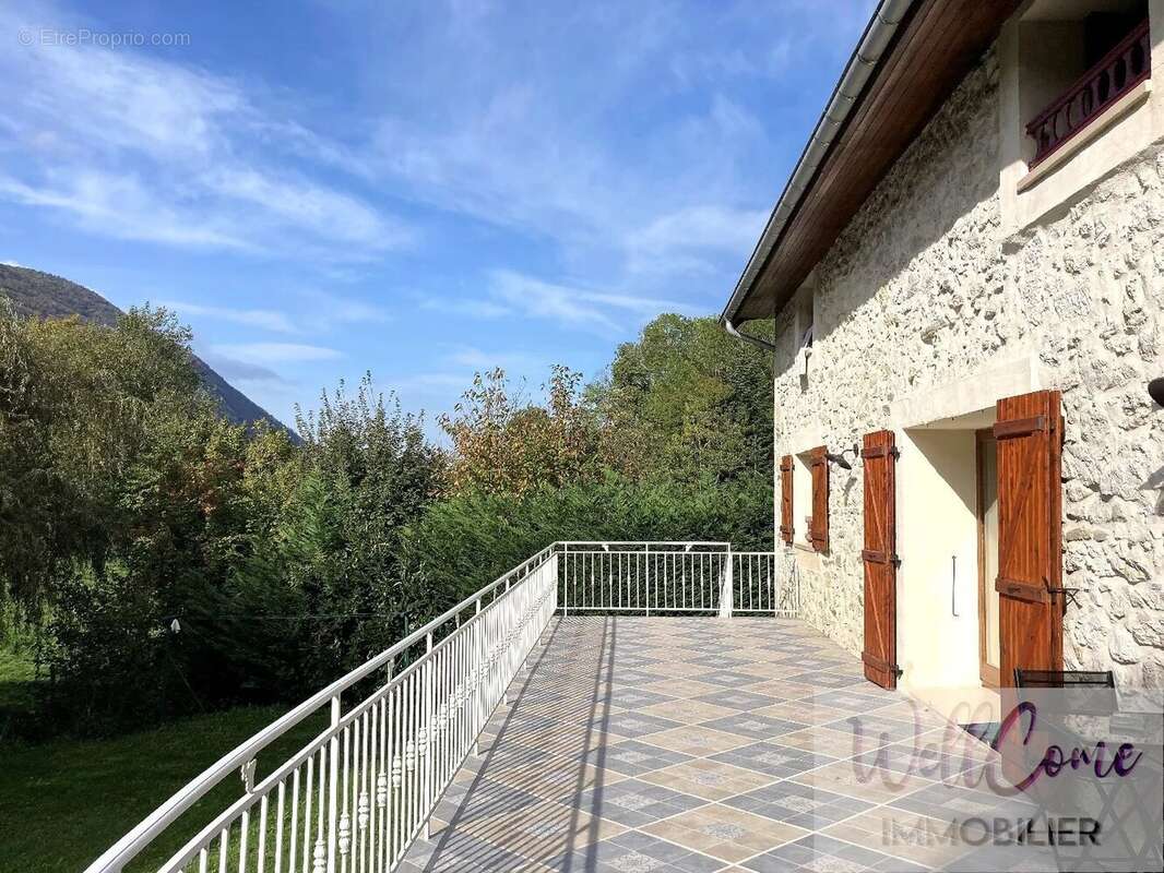 Maison à SAINT-THIBAUD-DE-COUZ